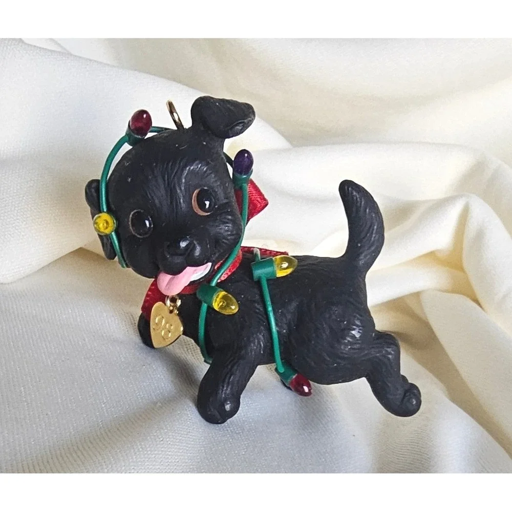 VTG 1998 Hallmark Keepsake Black Puppy Dog with Christmas Lights Ornament